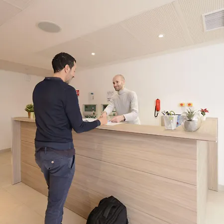Apartahotel Les Portes De Paris 3*